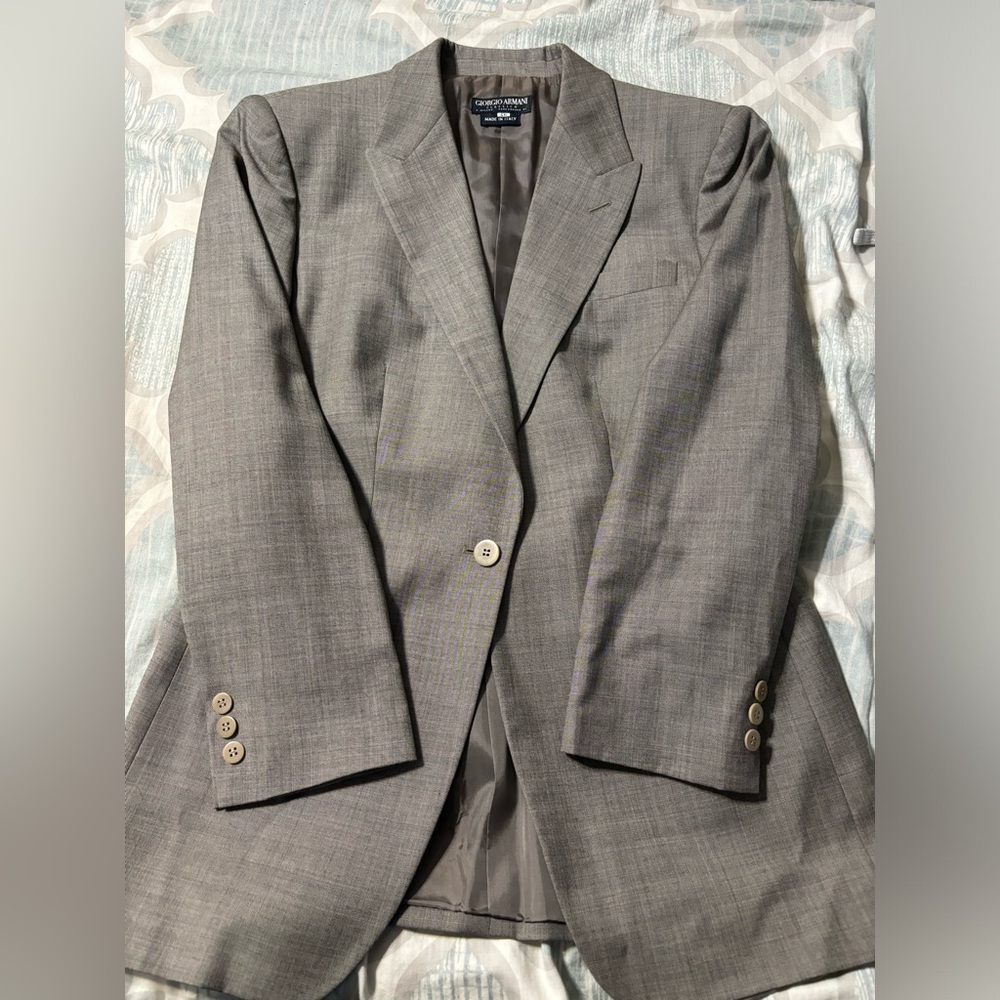 2 piece wool Giorgio Armani Suit. Classico.